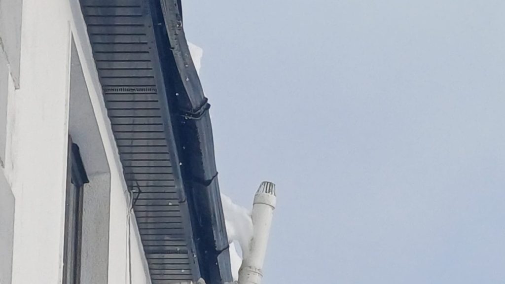 damaged gutters are freezing conditions, snow and ice